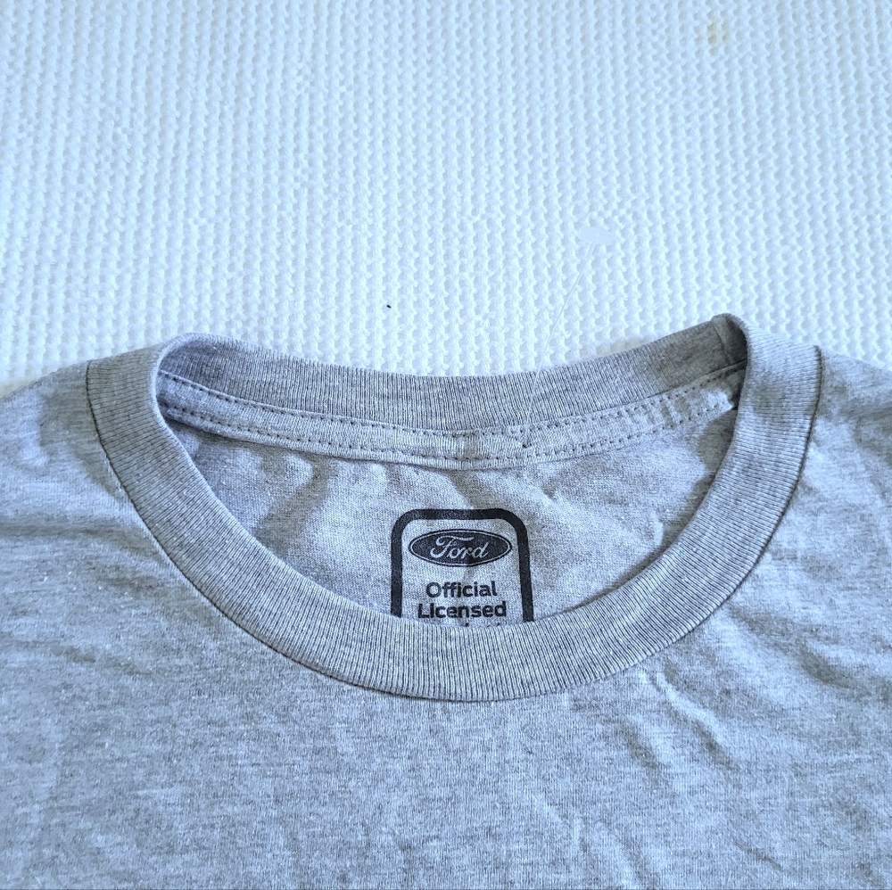 Official Licensed Ford Mustang🐎 Graphic Tee👕 - NWT - Picture 4 of 12